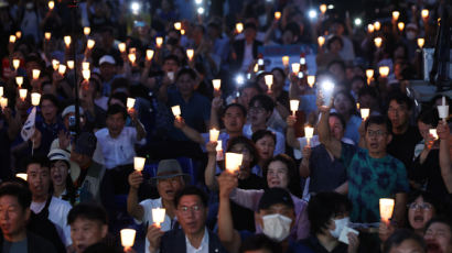 '해병대 순직 장병' 1주기 추모제…종로서 촛불 밝힌 시민들