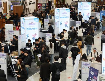 일도 구직도 안하는 대졸자 400만명 ‘역대 최대’