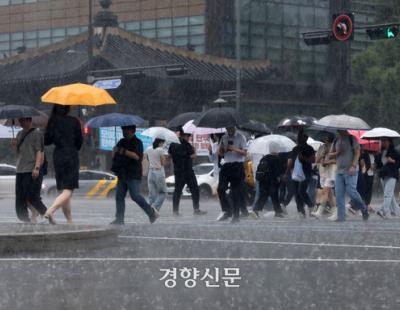 연중 가장 더운 ‘대서’···수도권·강원은 폭우