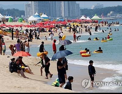 “밤에도 해수욕 즐기세요”···강릉 경포해수욕장 야간개장