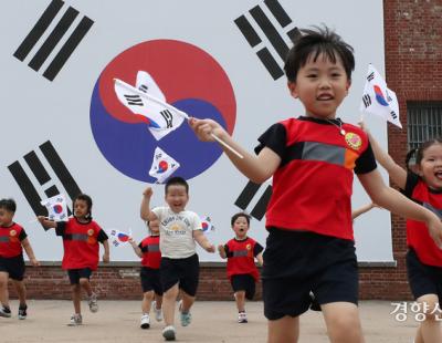 태극기 판매 활성화·국기게양일 달력 표시···‘나라사랑 태극기 달기 운동’ 추진