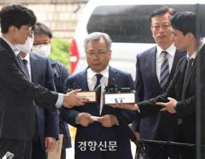 ‘가짜 수산업자 금품’ 조선·중앙일보 기자도 벌금형···포르쉐 제공받은 박영수는 징역 4개월