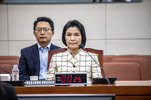 이진숙, KBS 뉴스 ‘세월호 리본 삭제’에도 대답 못했다   