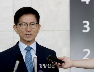 ‘김문수 지명’에 노동부 내부서도 당혹···“경악, 참담, 창피”