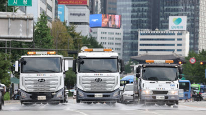 물청소車 220여대 총 동원…서울시, 폭염 대응 단계 최고 격상