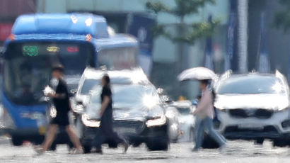 폭염 막판 발악? 입추에도 열대야…서울 17일째 '최악 밤더위'