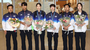 태권도 대표팀 금의환향…김유진 "'깜짝 금메달' 아냐"