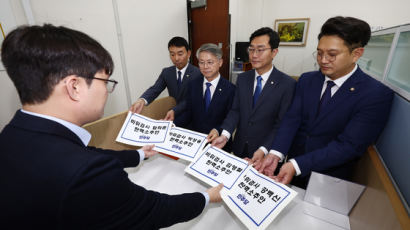 [단독] '탄핵소추' 강백신 검사 "통신조회는 합법, 부당한 공격"