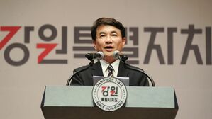 김진태 지사 '1948년 건국' 발언에 강원 광복절 경축식도 파행