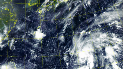 태풍 '산산' 일본 관통할 듯…한반도엔 열풍과 냉풍 번갈아 분다