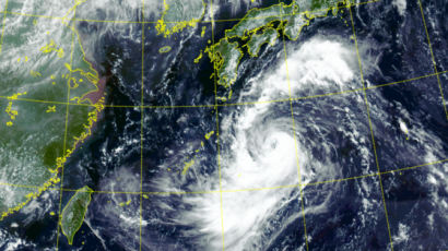 서쪽으로 방향 튼 태풍 '산산' 日 전역 초긴장…한반도 영향은