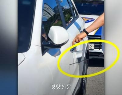 교차로 차량으로 날아와 문 관통한 화살…“큰일날뻔”