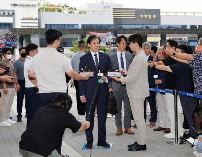 조국 “문재인 향한 수사 100분의 1만이라도 윤석열·김건희에 했으면”