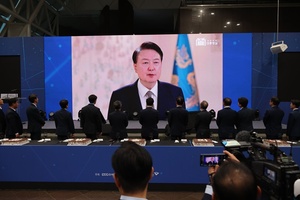 尹 방송의날 축사 “낡은 규제와 관행, 성장 동력 유지 어려워”