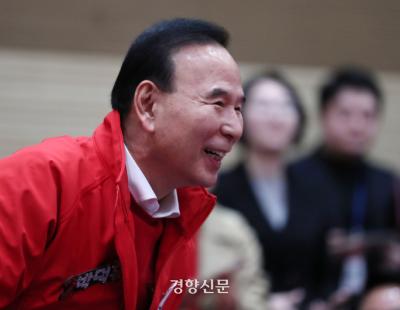 경찰, 출판기념회서 마술공연 선보인 박덕흠 국민의힘 의원 불송치 결정