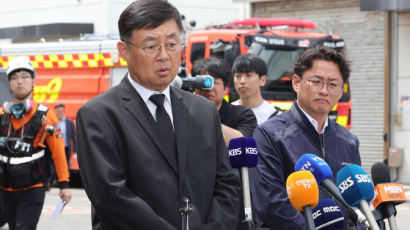 "에스코넥 군납 전지도 바꿔치기 의혹" 경찰, 아리셀 모회사 등 6곳 압수수색