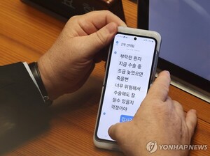 인요한 '환자 수술 청탁' 논란, 의료대란 속 '불난 집 기름붓기'…野 '의원 찬스' 의혹 제기