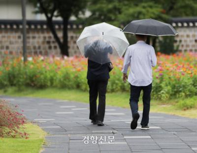 전국 곳곳에 비·소나기소식··· 남부지방 더위는 계속