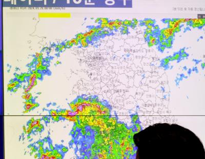 광주·전남·전북·제주·충남 등 시간당 30&#13212; 이상 폭우…호우특보에 경보 수준 ‘주의’ 격상