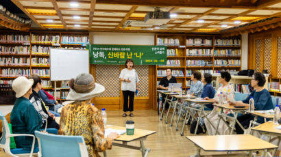 학창시절로 돌아간 어르신들…“시 낭송하던 문예반 추억 만끽”