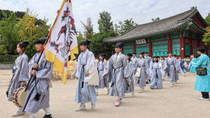 [사진] 상소 올리러 갑니다 … 유생 된 학생들