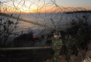 조선일보 “다시 군에 가겠다는 5060세대 상당” 