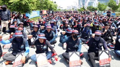 '윤활유 방진복' 입고 농성…"시위 근로자만 중한가" 판사 일침