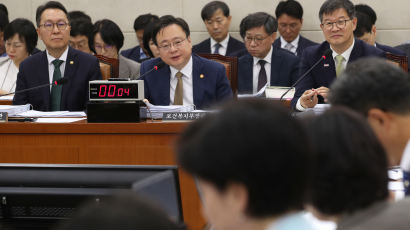 국감 나온 의사수 추계 연구자들 ”정부에 점진적 의대 증원 제안“