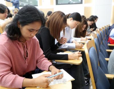 한국어교원 설문 응답···세종대왕님이 슬퍼하겠네