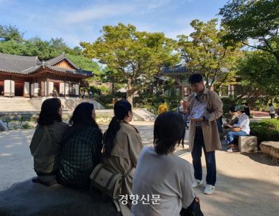 가족 잃은 사람들이 절에 모인 이유···같은 아픔 보듬으려 손 내민 사람들