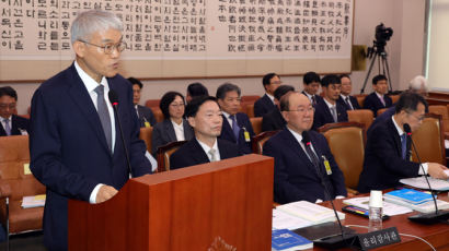 "이재명 탓" "검찰 탓" 남탓만 하는 국회…재판지연 해법 모른척 [현장에서]