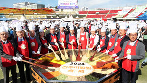 1시간에 쓰레기 4만 7천 개…"전주비빔밥축제 친환경 표방 무색"