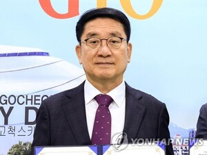 국힘 소속 문헌일 구로구청장, 백지신탁 거부 자진사퇴 "170억 주식 못 팔아"… 野 "與, 엉터리 공천 책임지라"