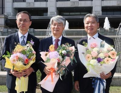 국회가 후임 안뽑아 결국 ‘헌재 6인 체제’ 시작···퇴임 헌재소장 “위기 상황”