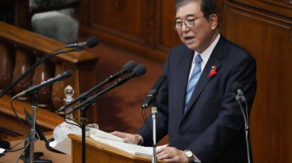 日 이시바, 야스쿠니 신사에 공물 봉납…기시다 행보 따르나