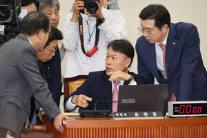 [2024국감_정무위] '檢, 김 여사 주가조작 불기소'두고 與野 공방... 국감 '변질'