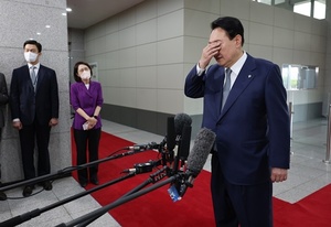 ‘국정농단 박근혜’보다 지지율 낮은 윤석열 “국민 신뢰 잃었다”