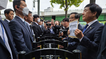 野 '김 여사 동행명령장' 들고 관저로…경호처에 막혀 송달 불발