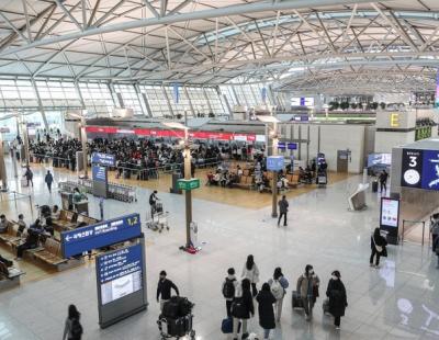 인천공항, ‘연예인 별도 출입문 허용’ 특혜 논란