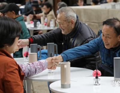 사랑에 나이가 있나요… 미남이 예쁜이 만나다 [정동길 옆 사진관]