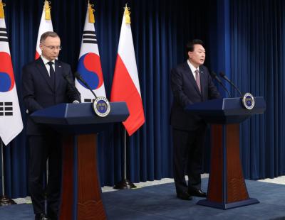 윤 대통령, 북한군 활동에 따라 “우크라이나 살상 무기 지원 검토”