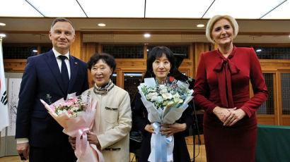 최성은 한국외대 교수, 폴란드 대통령으로부터 십자장교 공훈훈장 수상